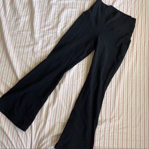 Aritzia TNA cropped flare leggings